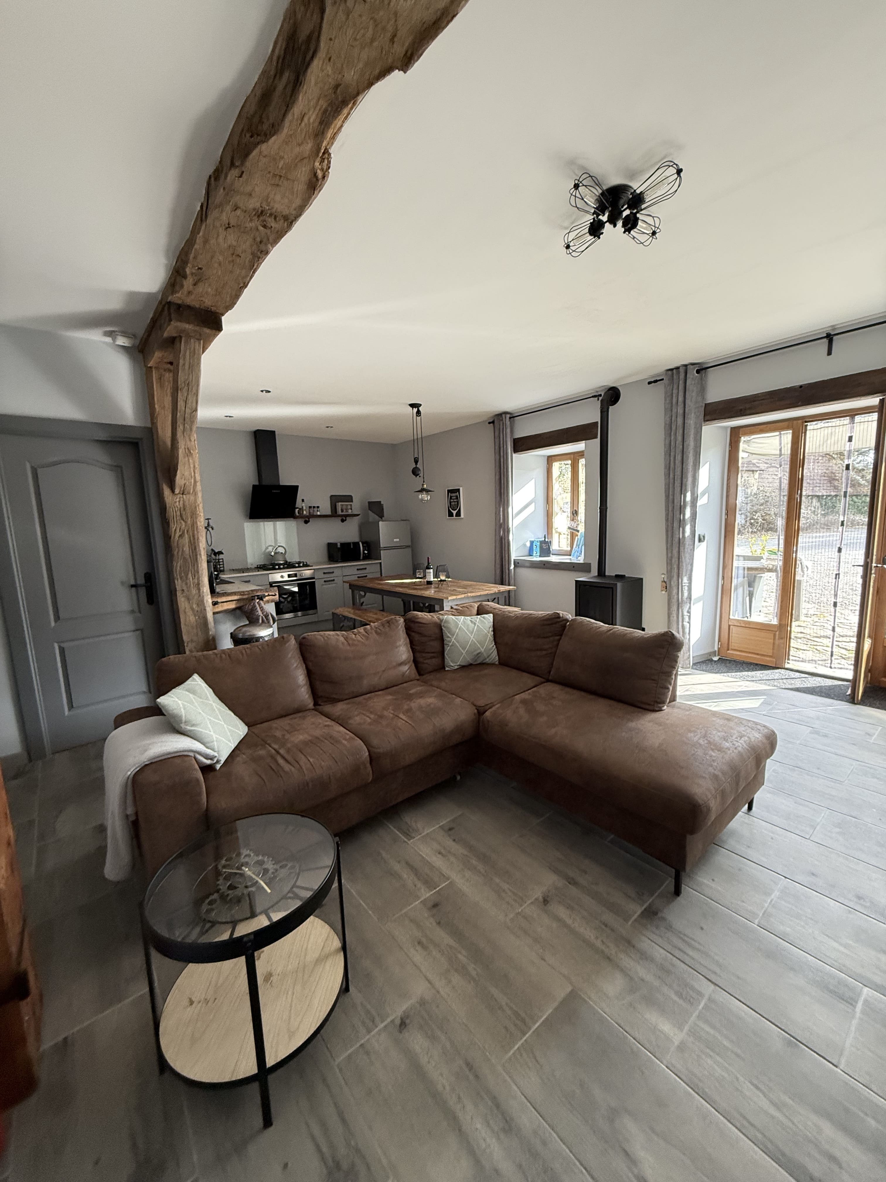 DF406E81_D18A_4B2E_9BA8_C43B39007045_1_201_a_min.jpeg DF406E81_D18A_4B2E_9BA8_C43B39007045_1_201_a_min.jpeg